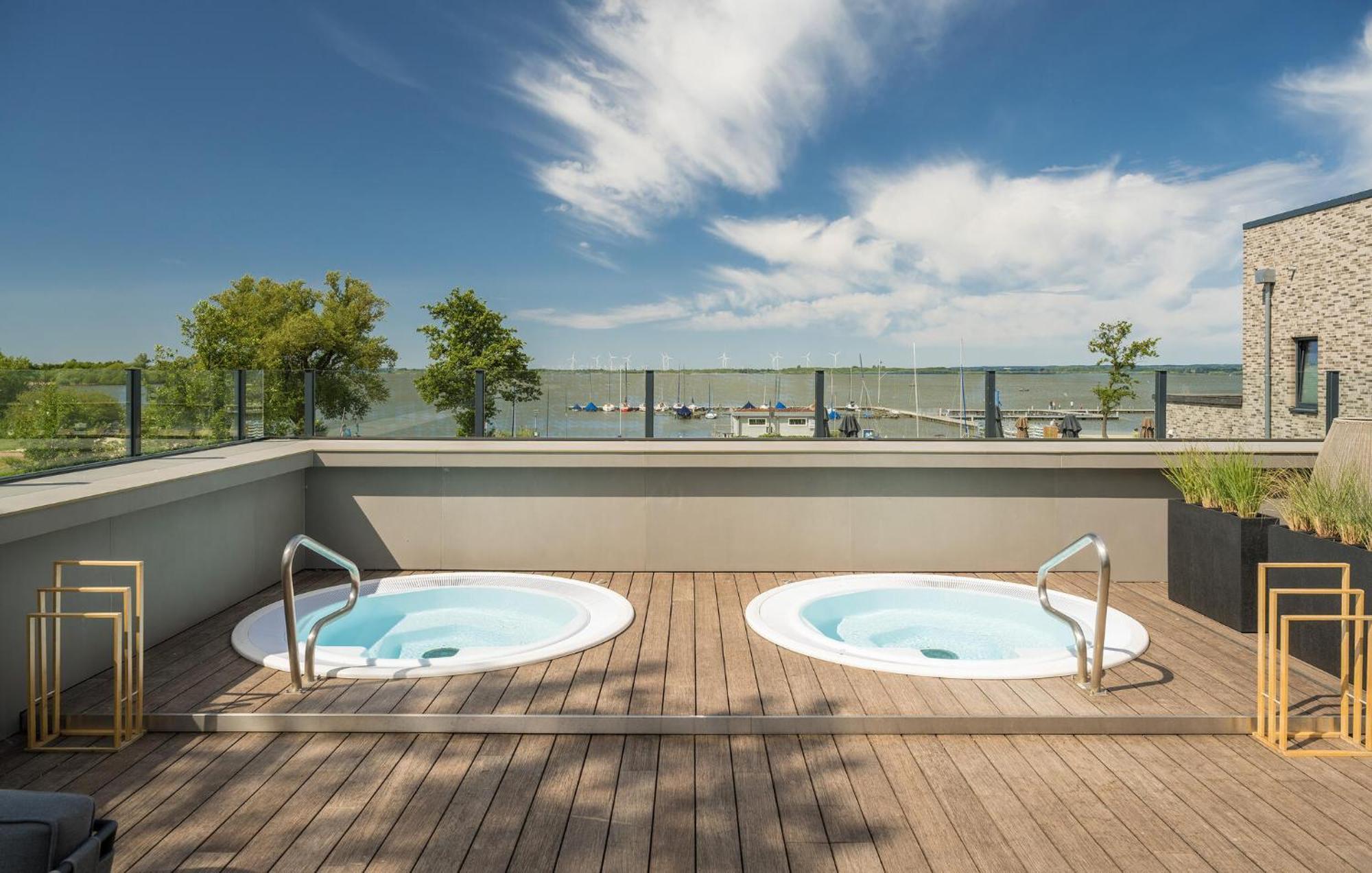 Beach Front Home In Lembruch-Duemmer See With Wifi Exterior photo