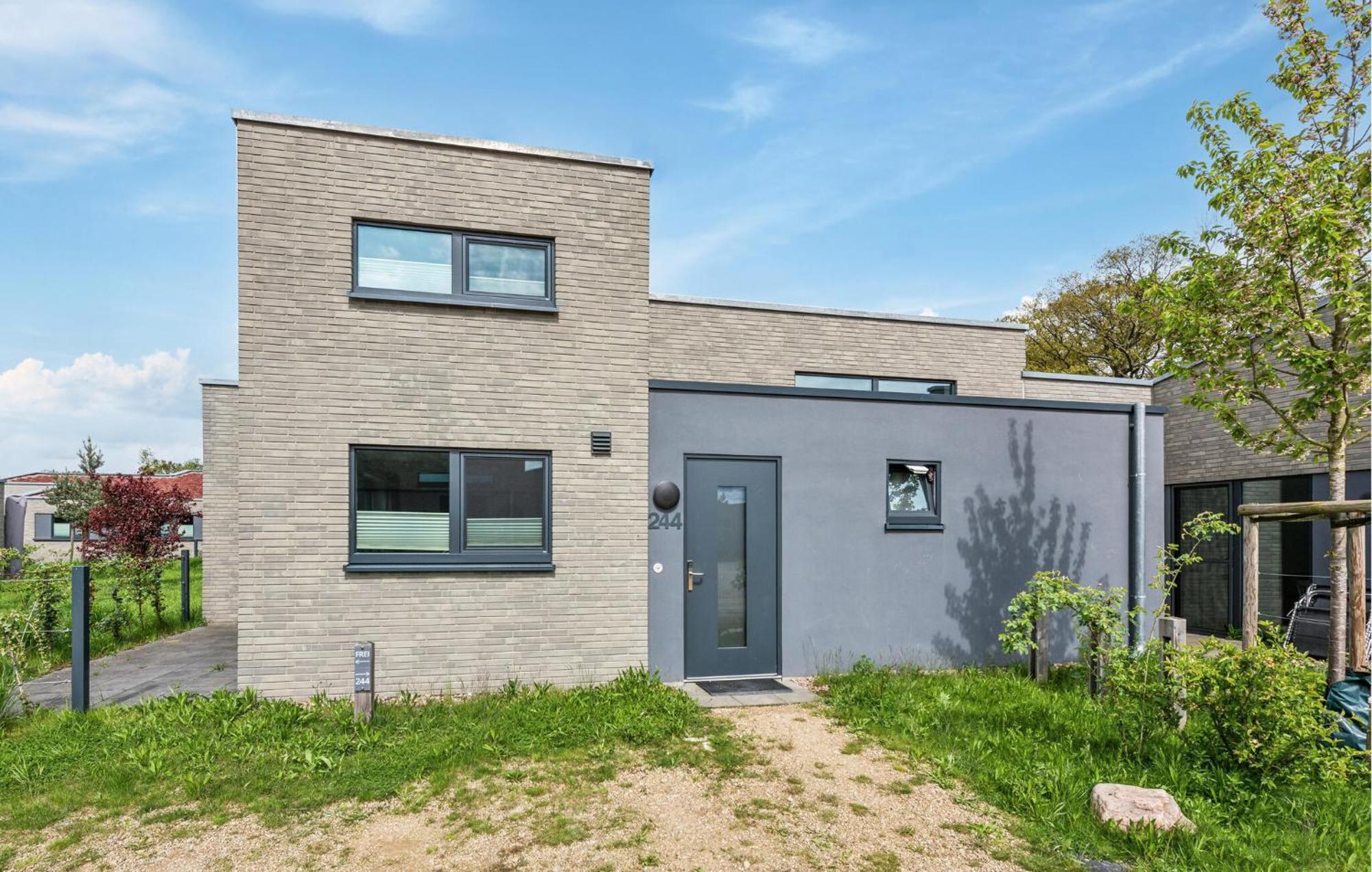 Beach Front Home In Lembruch-Duemmer See With Wifi Exterior photo