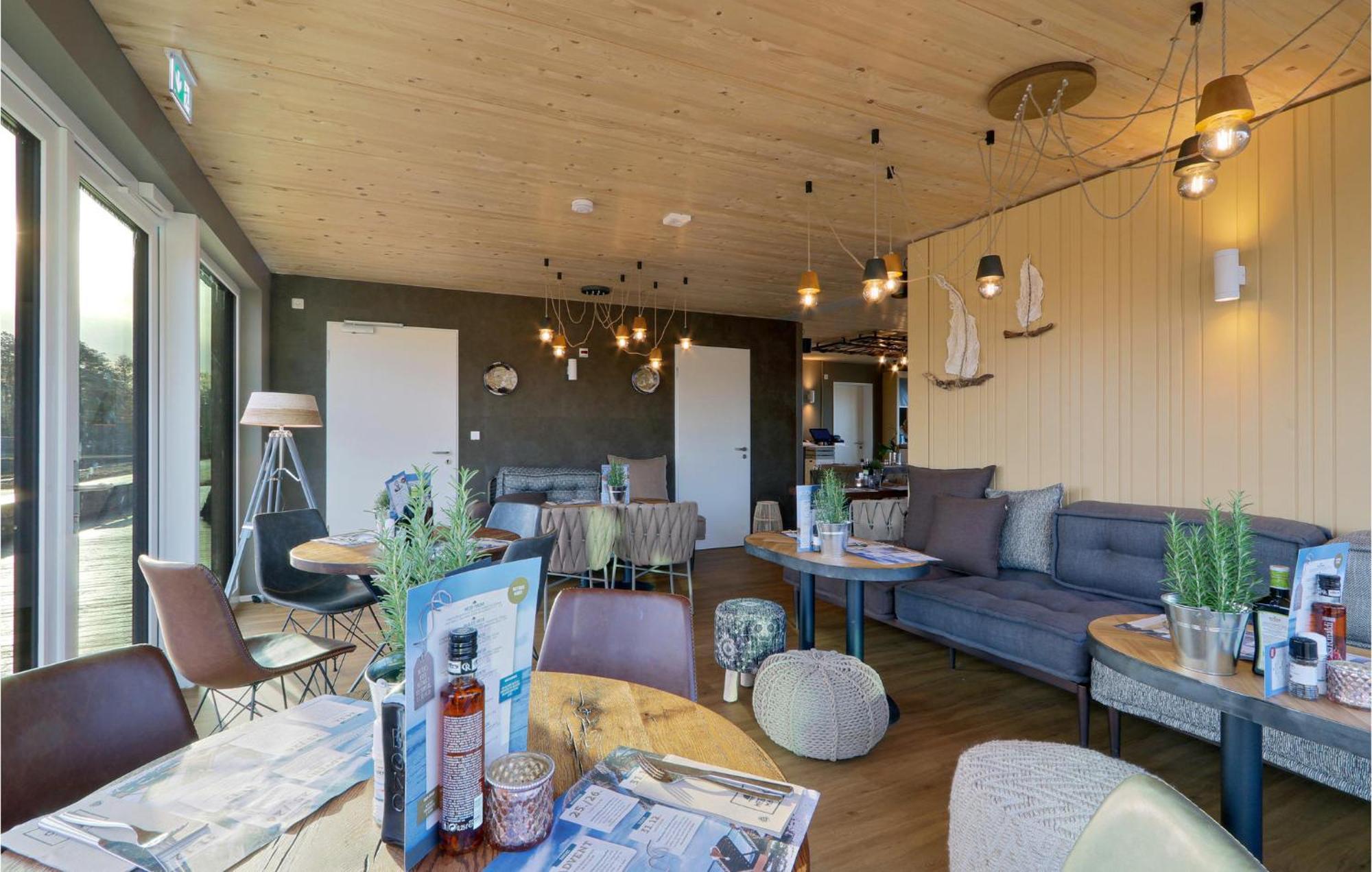 Beach Front Home In Lembruch-Duemmer See With Wifi Exterior photo